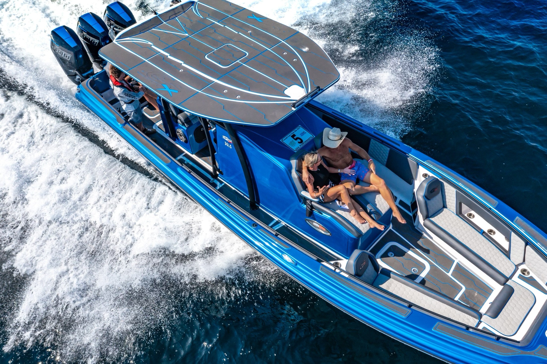 2024 GLASSTREAM GSX36 TRIPLE 400R - Image 2