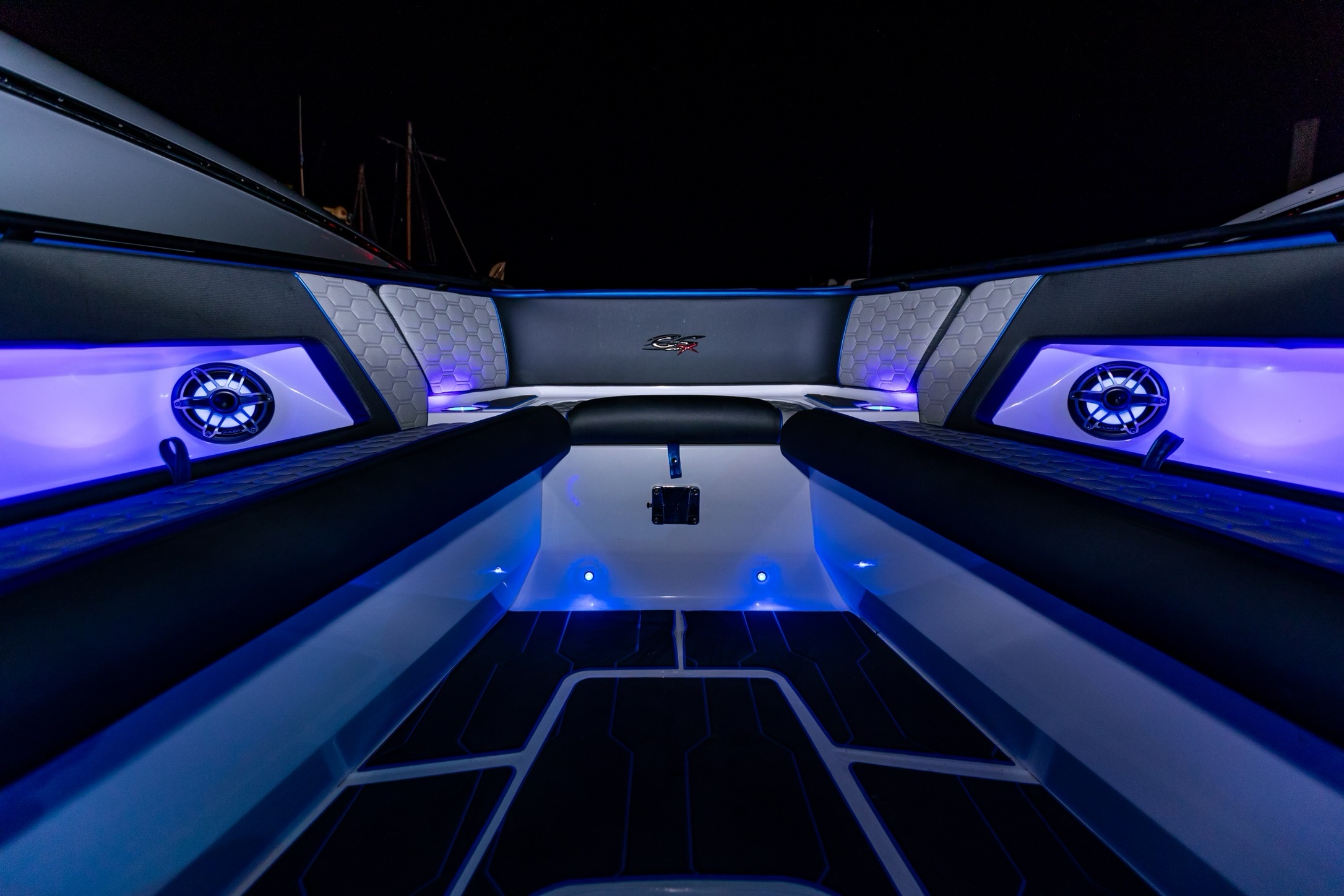 2024 GLASSTREAM GSX36 TRIPLE 400R - Image 8